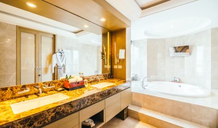 modern-bathroom-with-big-mirror (1)